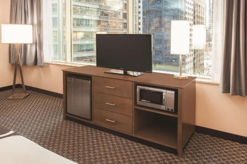 La Quinta Inn & Suites by Wyndham Chicago Downtown image 25