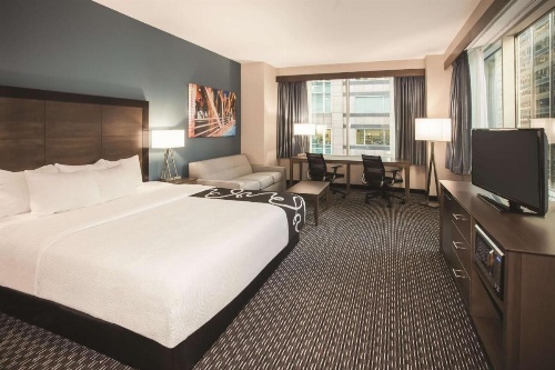 La Quinta Inn & Suites by Wyndham Chicago Downtown image 30