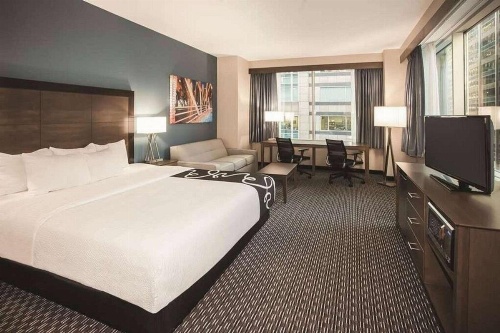 La Quinta Inn & Suites by Wyndham Chicago Downtown image 7